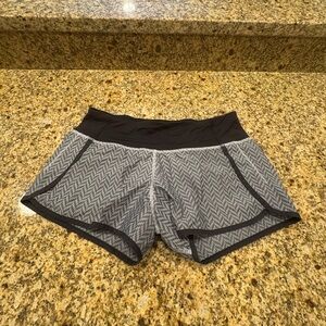 Lululemon Giant Herringbone Black Gray Run Times Shorts 6 Running Gym Yoga